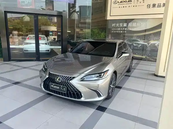 Lexus ES 2022