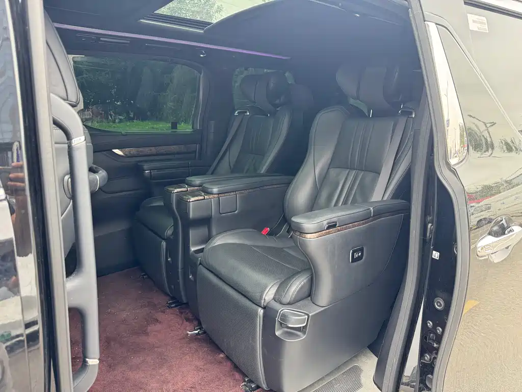 Toyota Vellfire 2023 — фото 10
