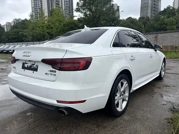 Audi A4L 2018