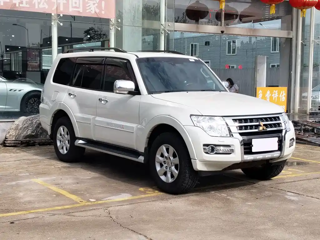 Mitsubishi Pajero 2016 — фото 3