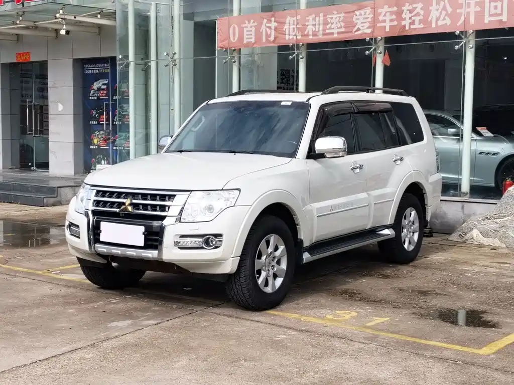 Mitsubishi Pajero 2016 — фото 1