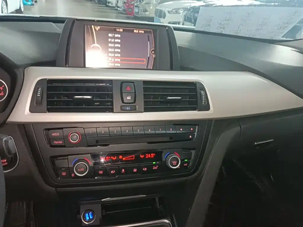 BMW 3 Series 2014 — фото 13