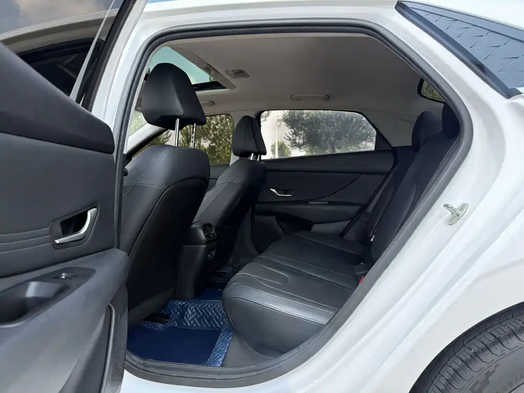 Hyundai Elantra 2023 — фото 14