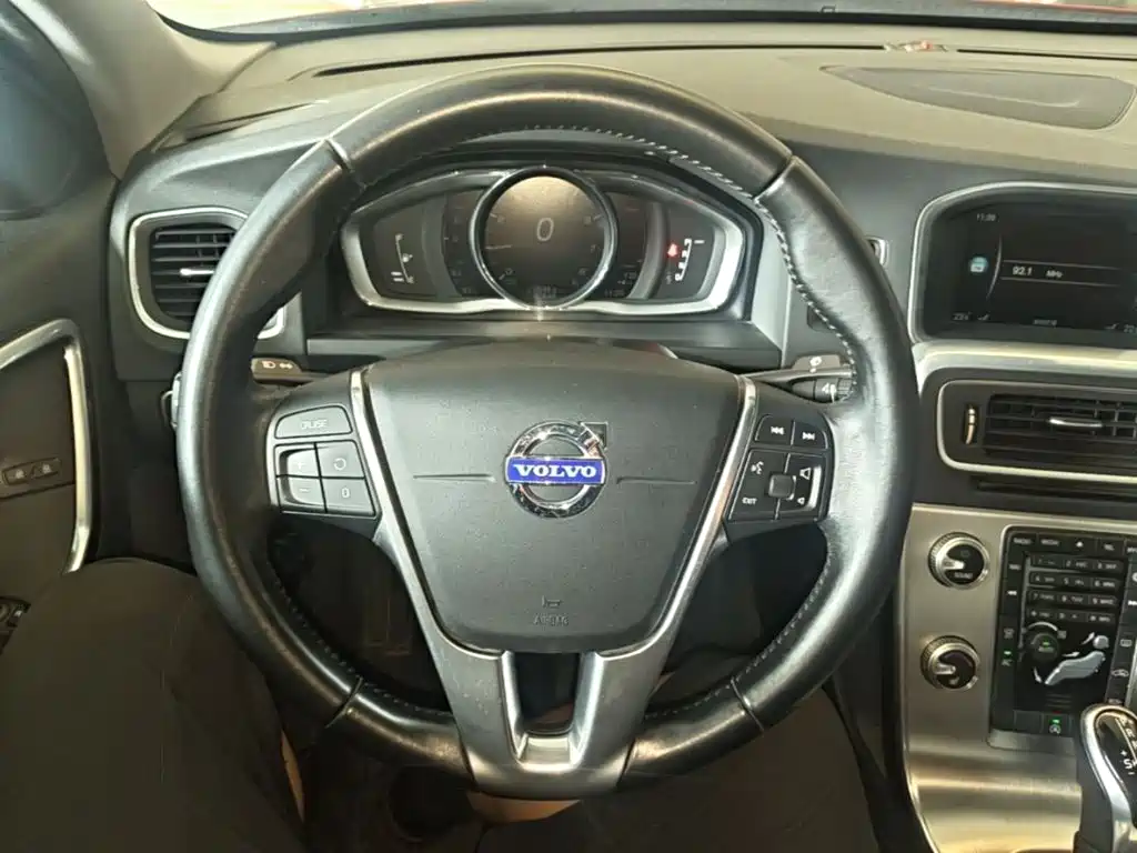 Volvo S60 2015 — фото 11