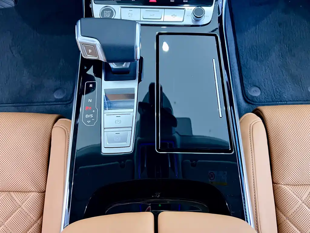 Audi A8 2025 — фото 18