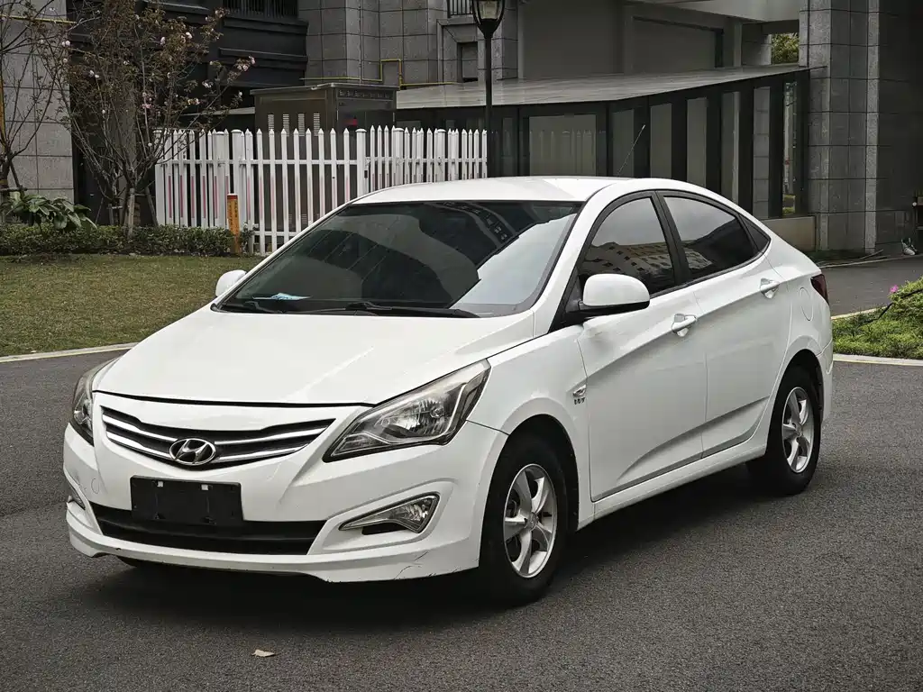 Hyundai Verna 2014 — фото 1