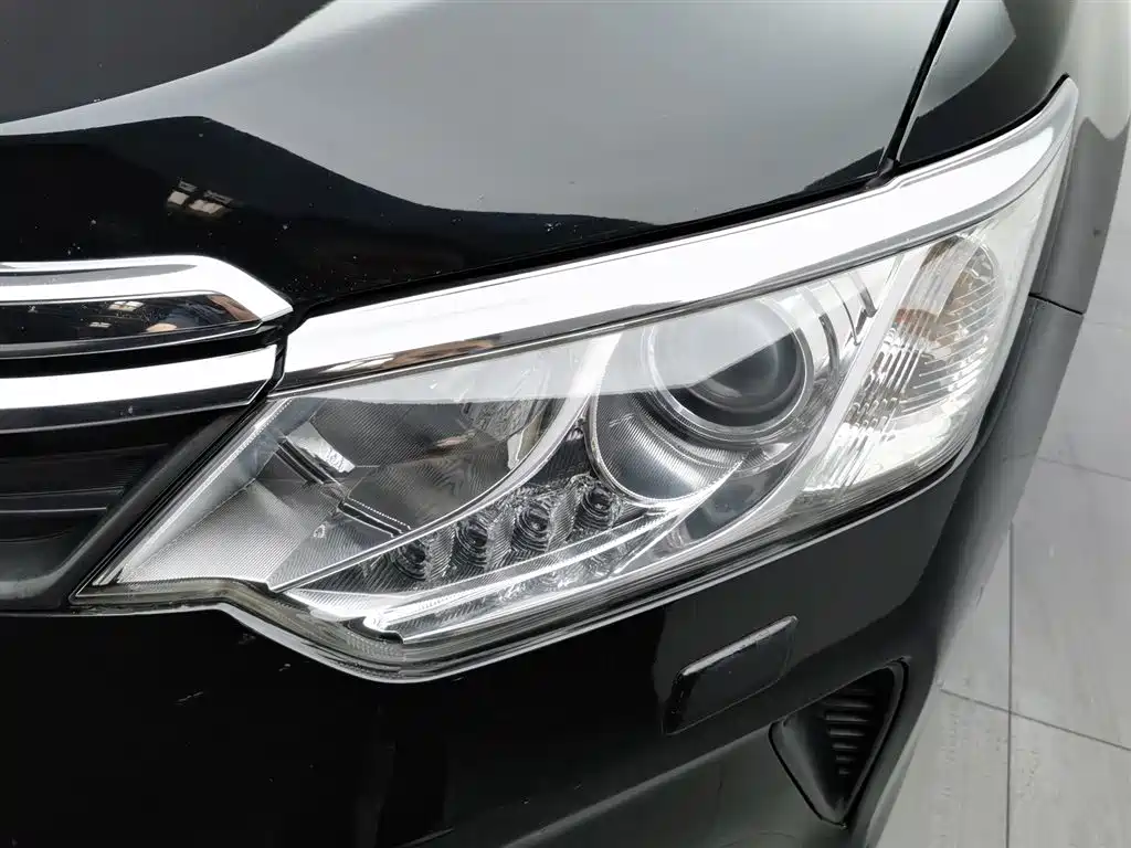Toyota Camry 2015 — фото 7