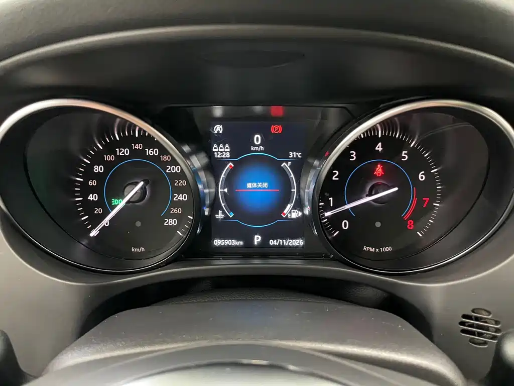 Jaguar F-PACE 2019 — фото 13
