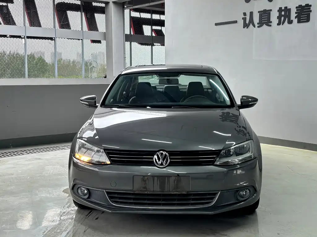 Volkswagen Sagitar 2013