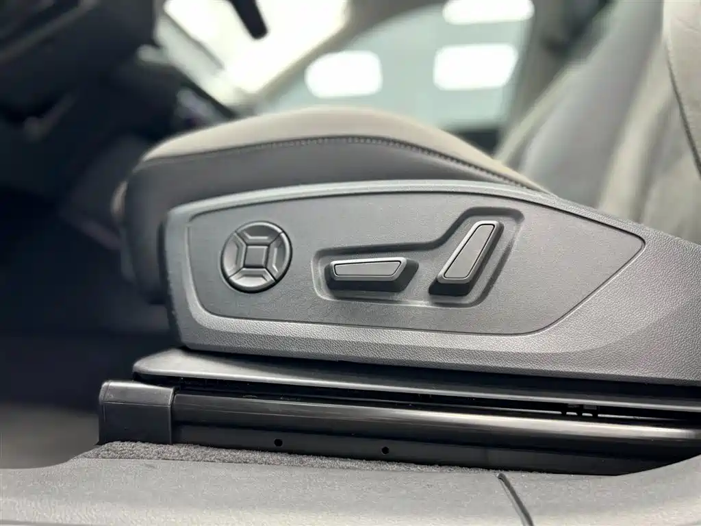 Audi Q3 2021 — фото 17