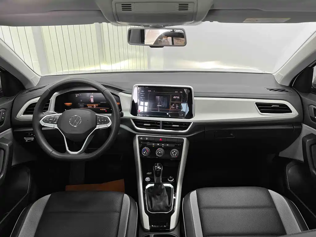 Volkswagen T-Roc 2023 — фото 16