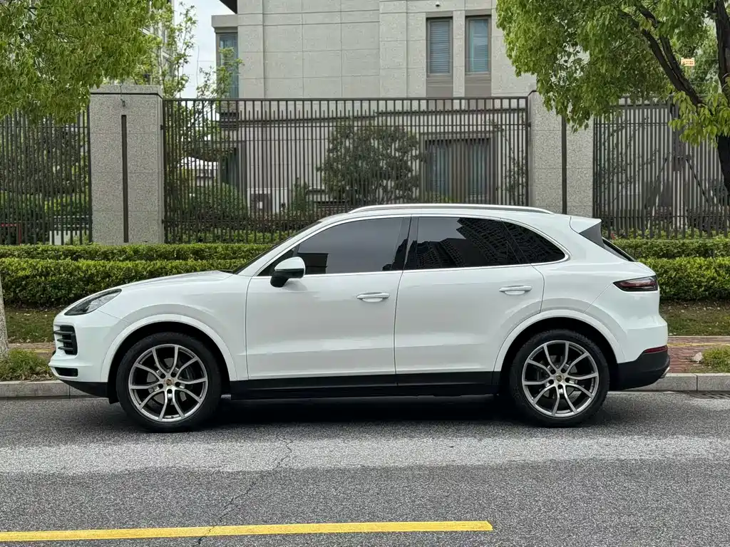 Porsche Cayenne 2023 — фото 11