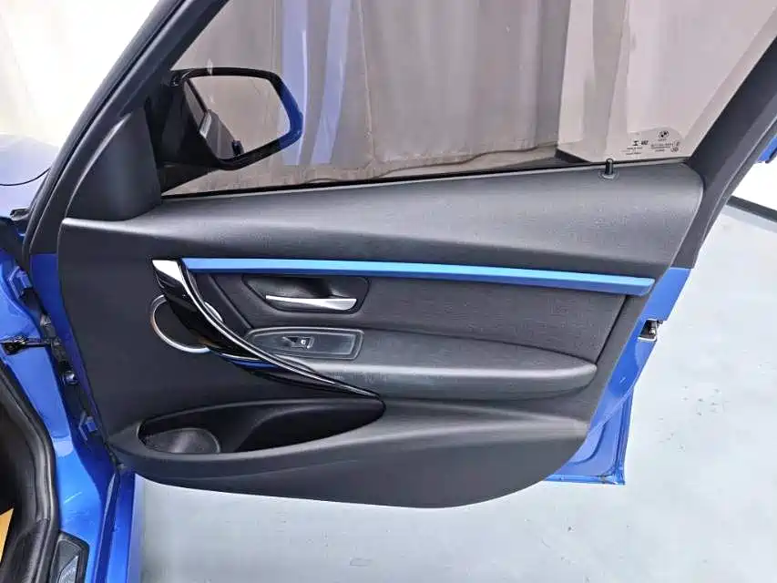 BMW 3 Series 2017 — фото 14