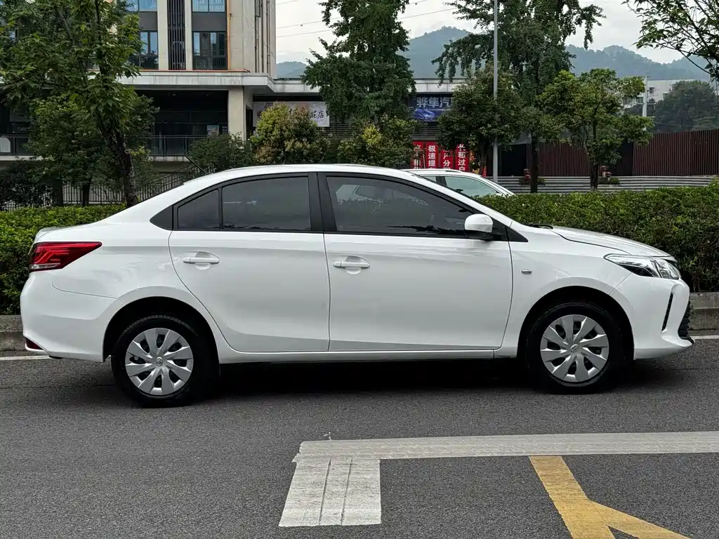 Toyota Vios 2017 — фото 25
