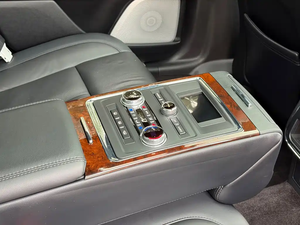Lincoln Continental 2018 — фото 30