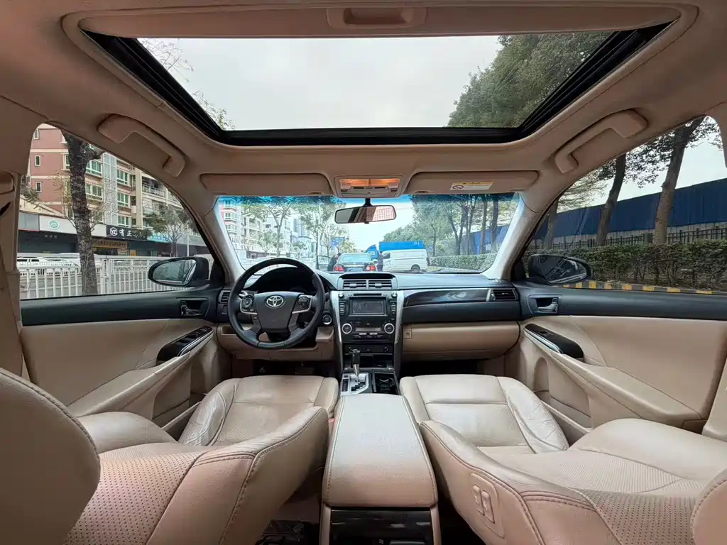 Toyota Camry 2014 — фото 13