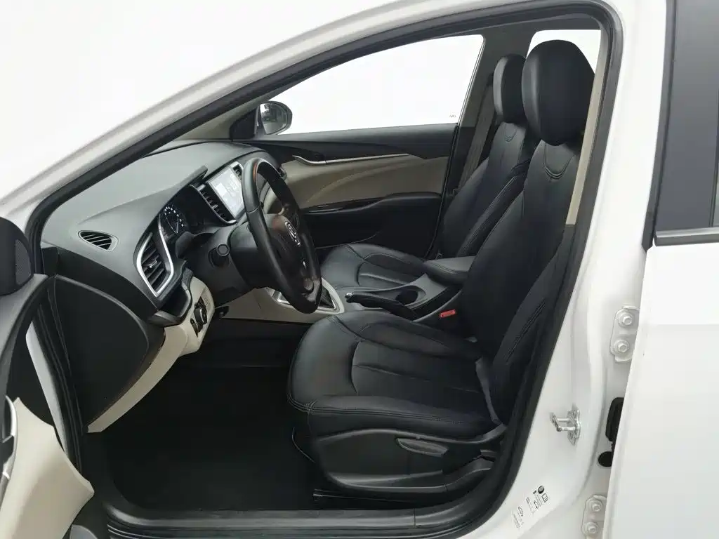 Buick Excelle 2017 — фото 10
