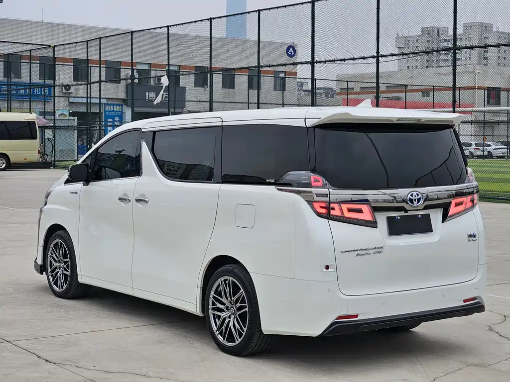Toyota Vellfire 2022 — фото 4