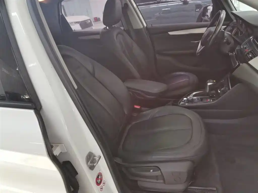 BMW 2 Series Active Tourer 2017 — фото 25