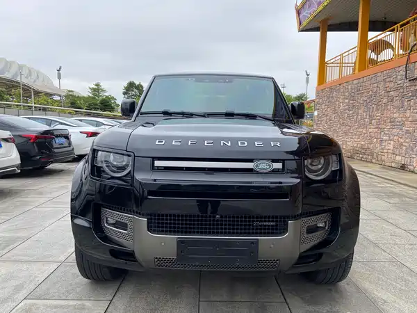 Land Rover Defender 2023