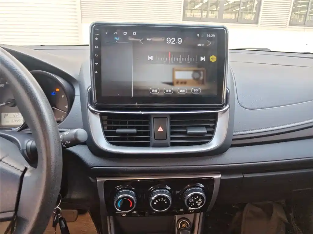 Toyota Yaris L 2020 — фото 13