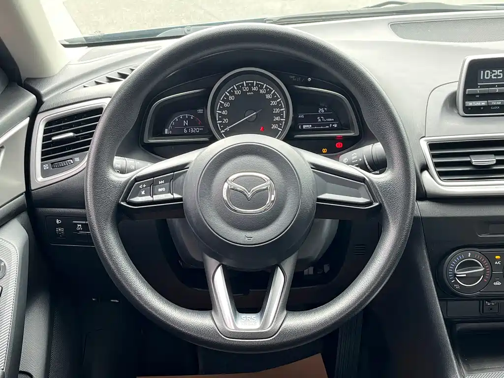Mazda 3 Axela 2019 — фото 18