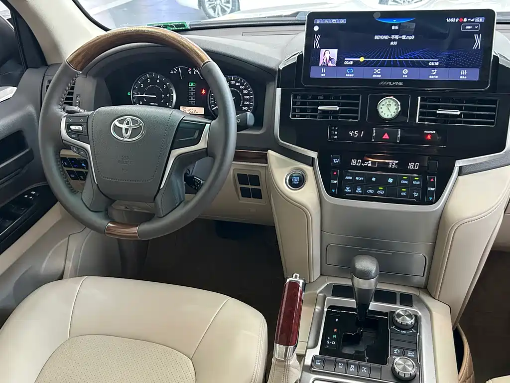 Toyota Land Cruiser 2018 — фото 32