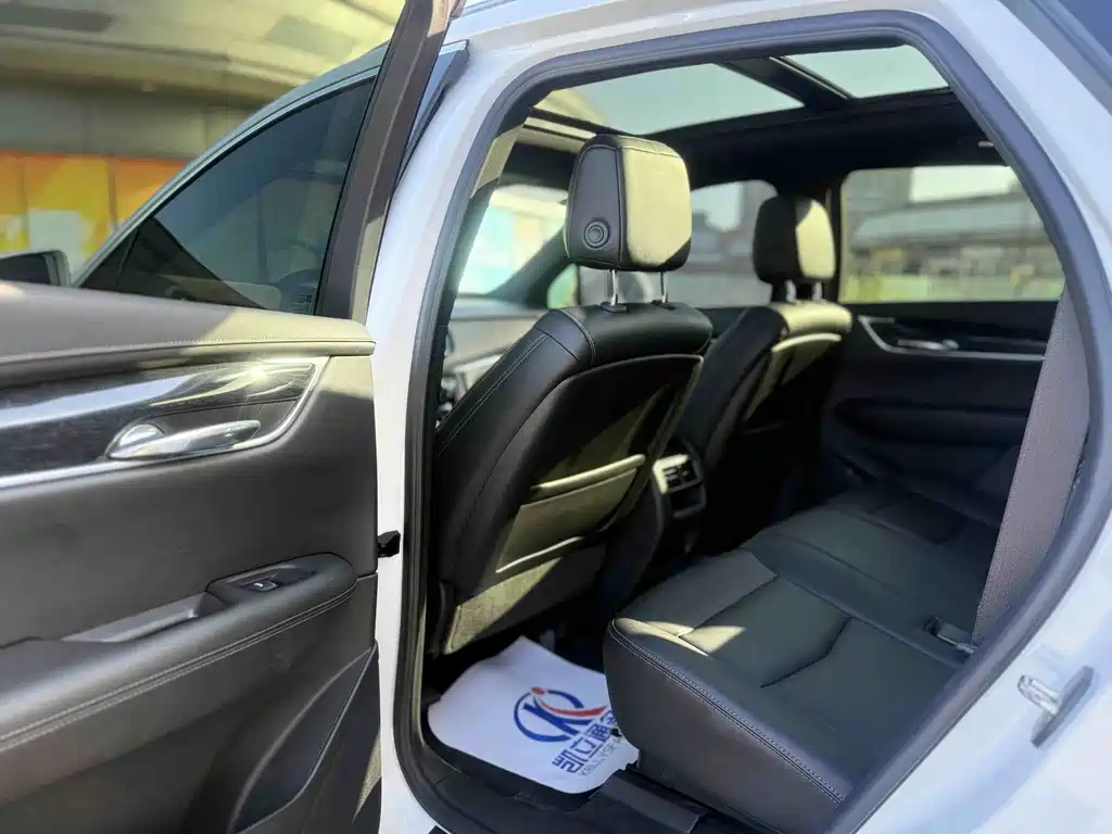 Cadillac XT5 2022 — фото 11