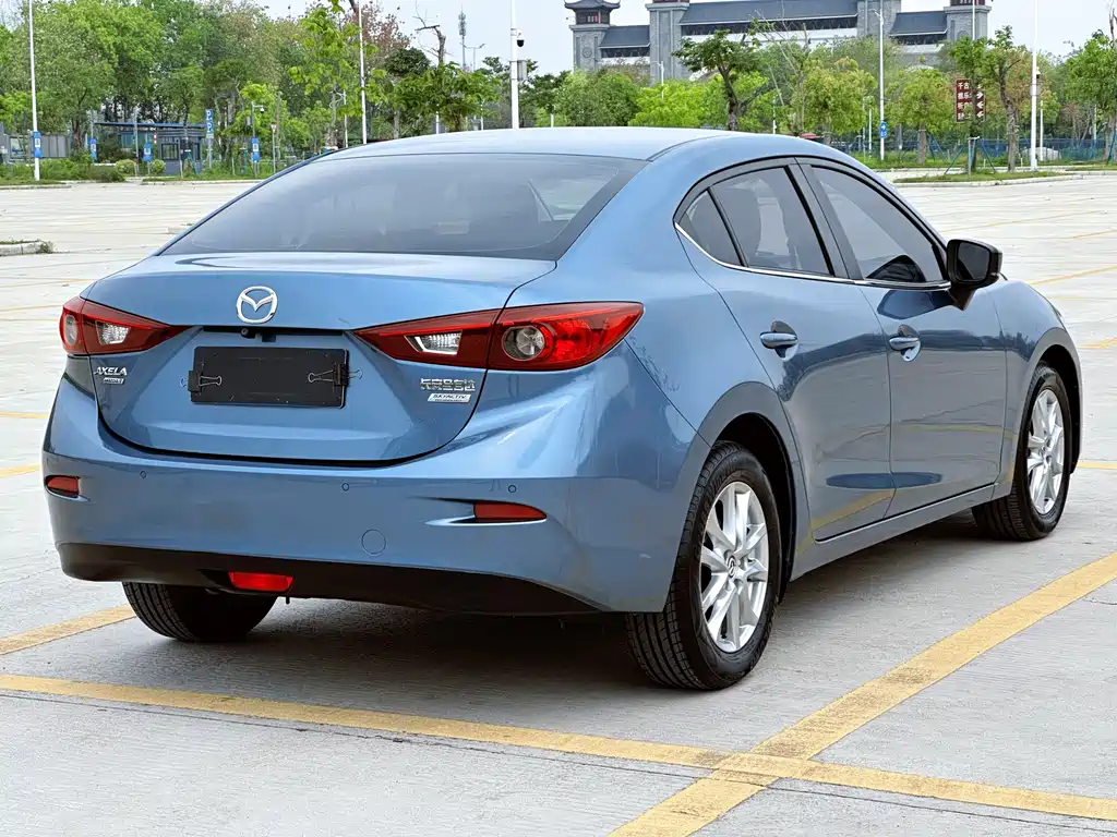 Mazda 3 Axela 2019 — фото 32