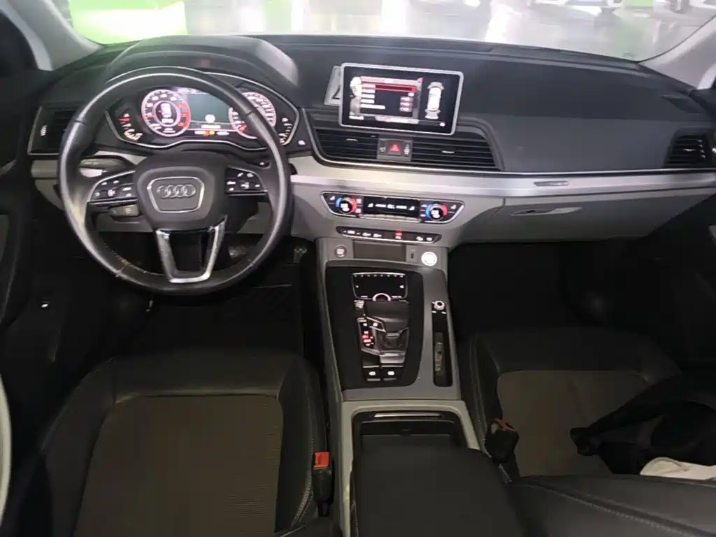 Audi Q5L 2019 — фото 10