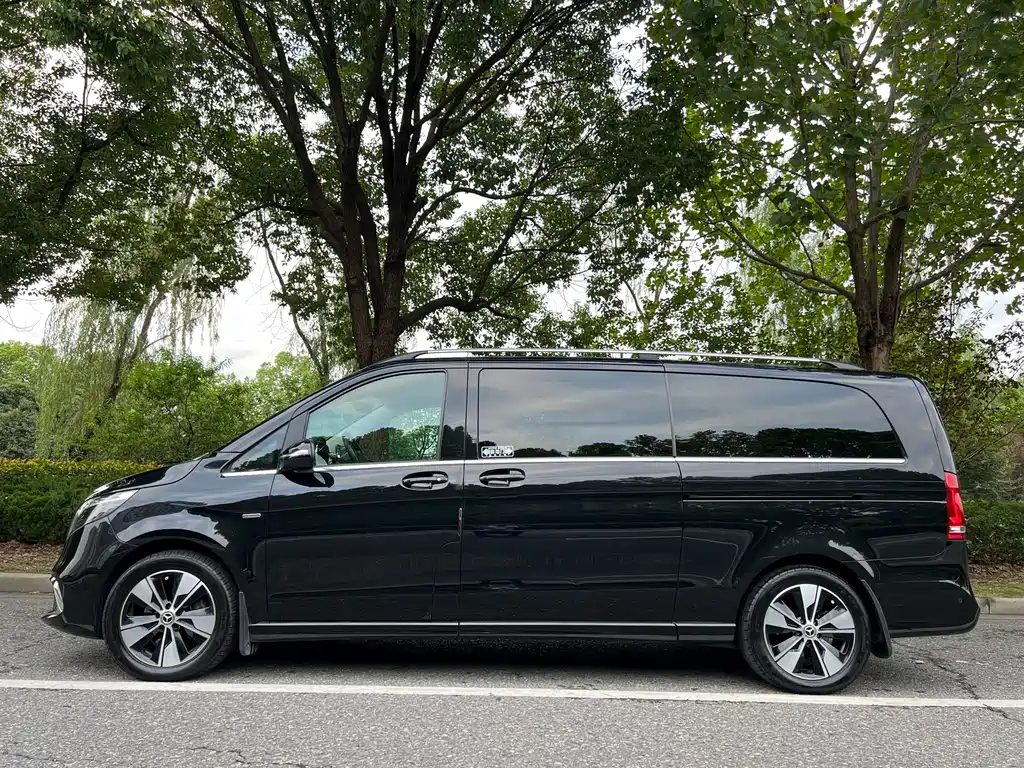 Mercedes-Benz V-Class 2023 — фото 2