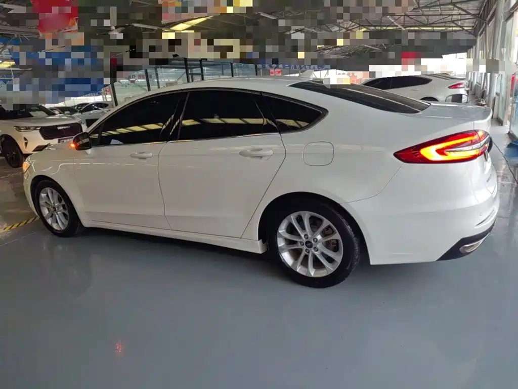 Ford Mondeo 2020 — фото 21