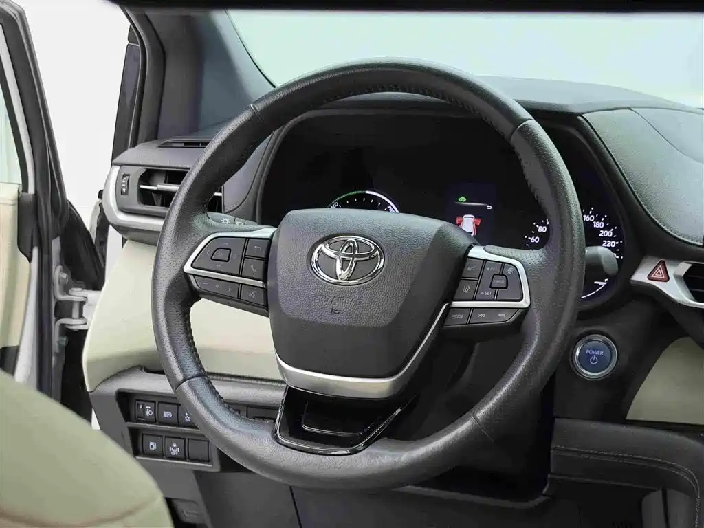 Toyota Sienna 2023 — фото 11