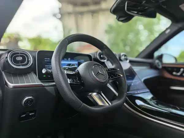 Mercedes-Benz GLC 2023