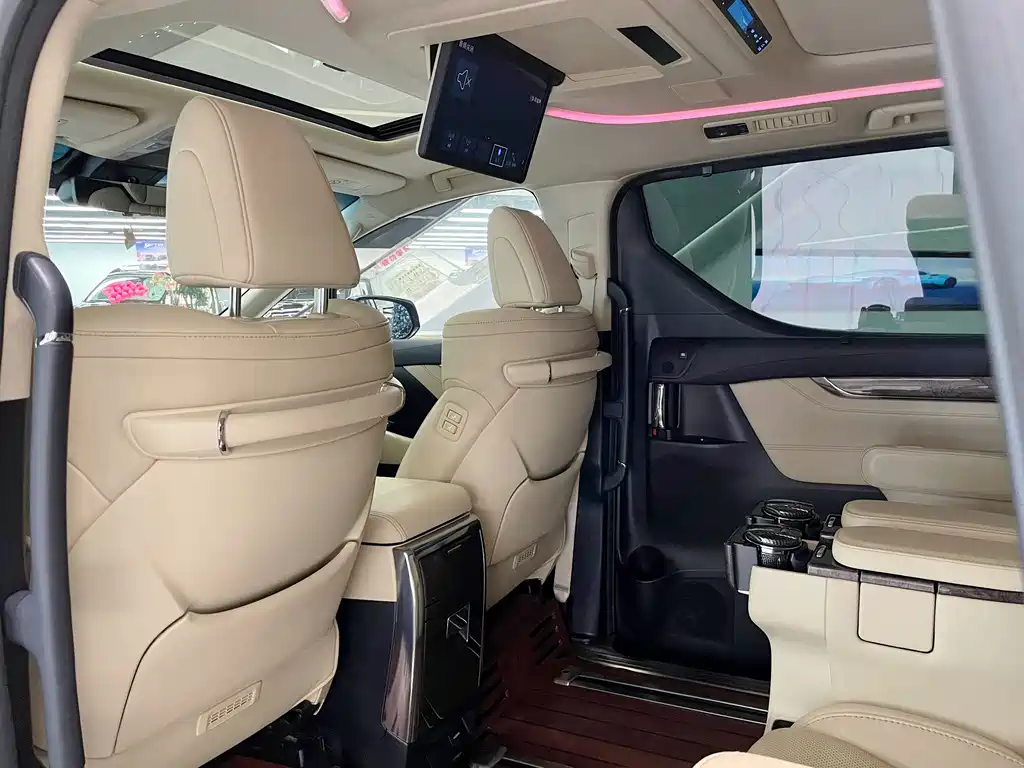 Toyota Alphard 2020 — фото 18