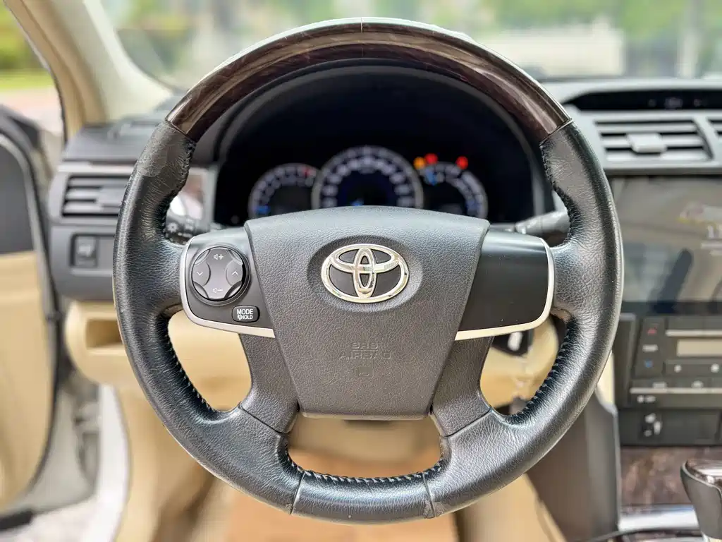 Toyota Camry 2015 — фото 13