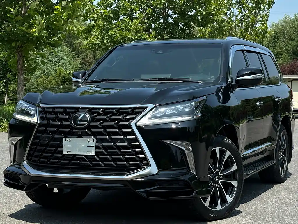Lexus LX 2022 — фото 1