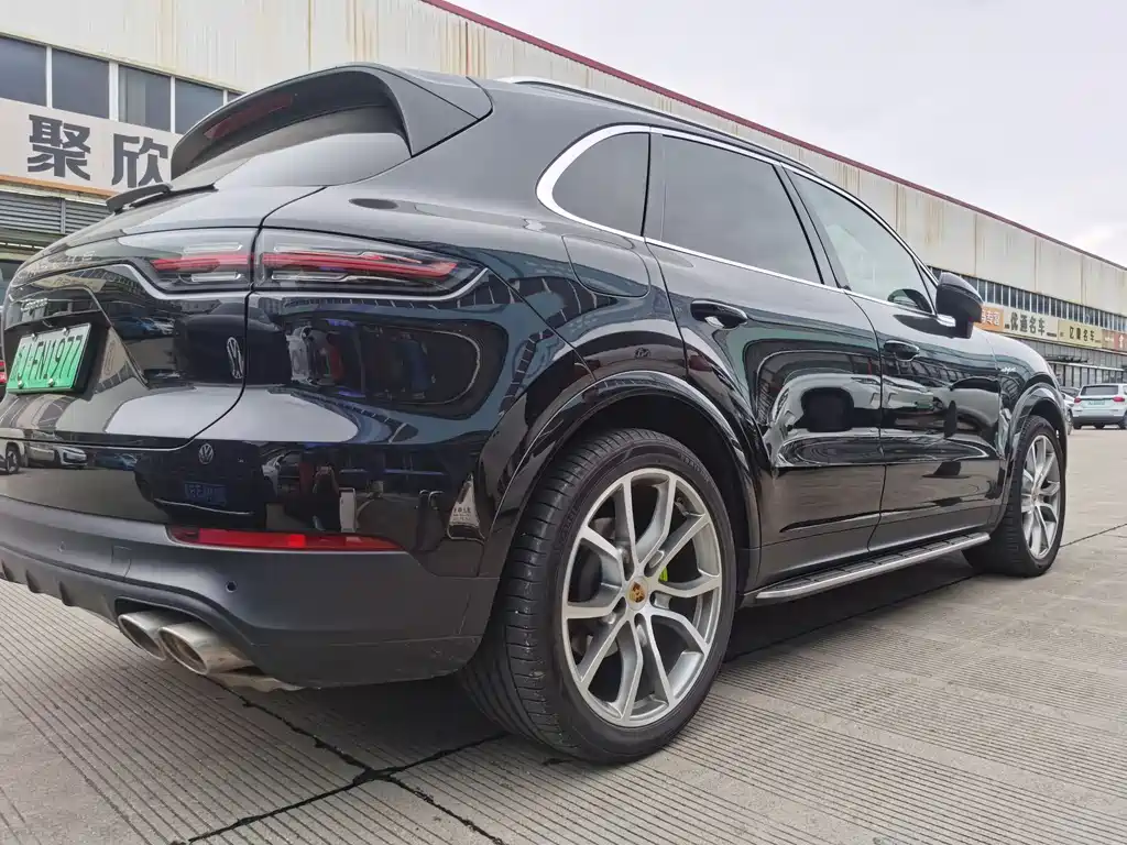 Porsche Cayenne Hybrid 2021 — фото 6