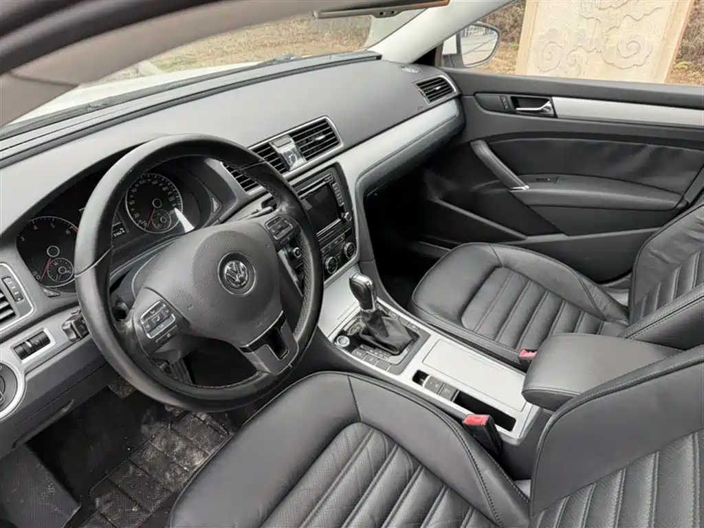 Volkswagen Passat 2015 — фото 16