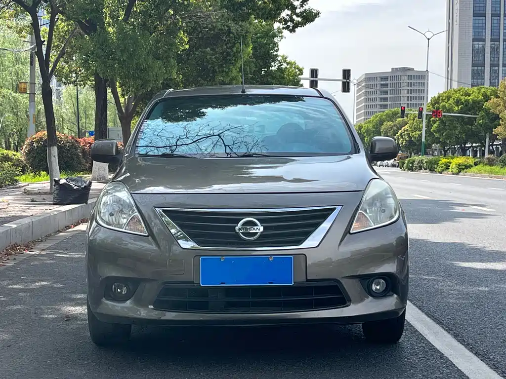Nissan Sunny 2012