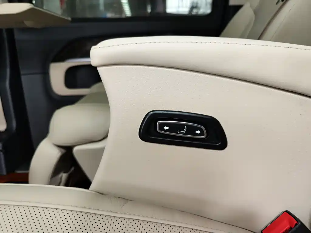 Mercedes-Benz V-Class 2019 — фото 21