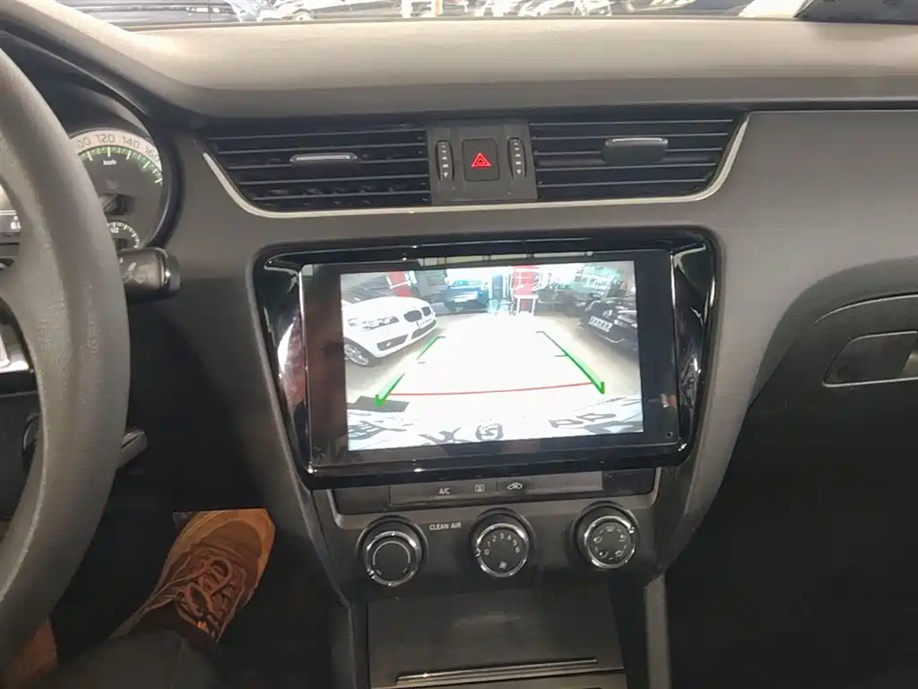 Skoda Octavia 2020 — фото 13