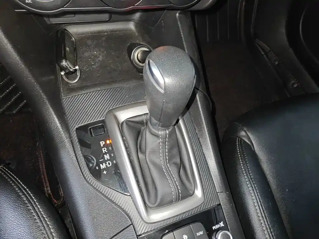 Mazda 3 Axela 2018 — фото 14