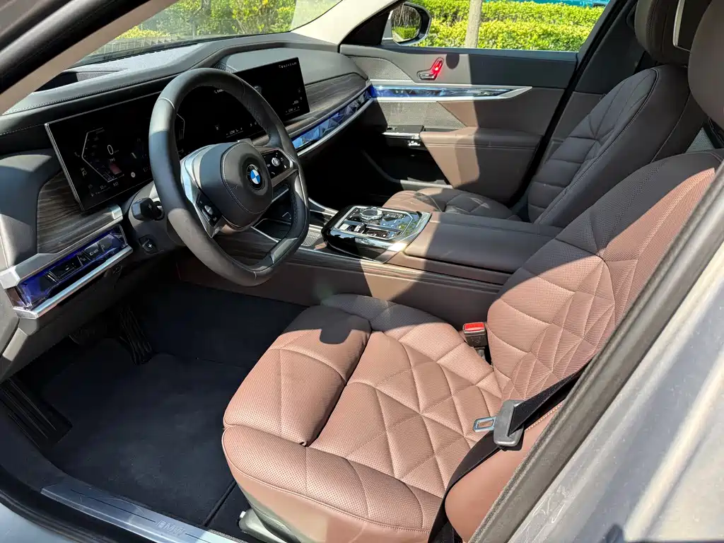 BMW 7 Series 2025 — фото 10
