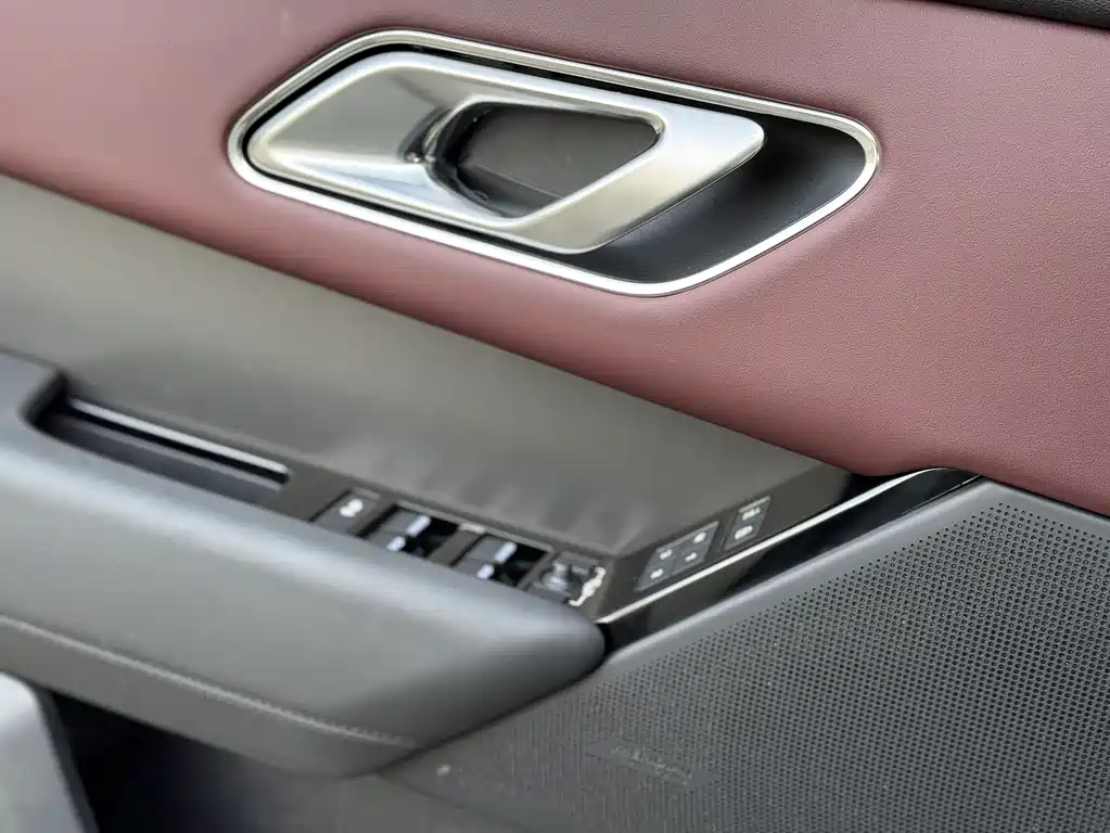 Land Rover Range Rover Velar 2025 — фото 12