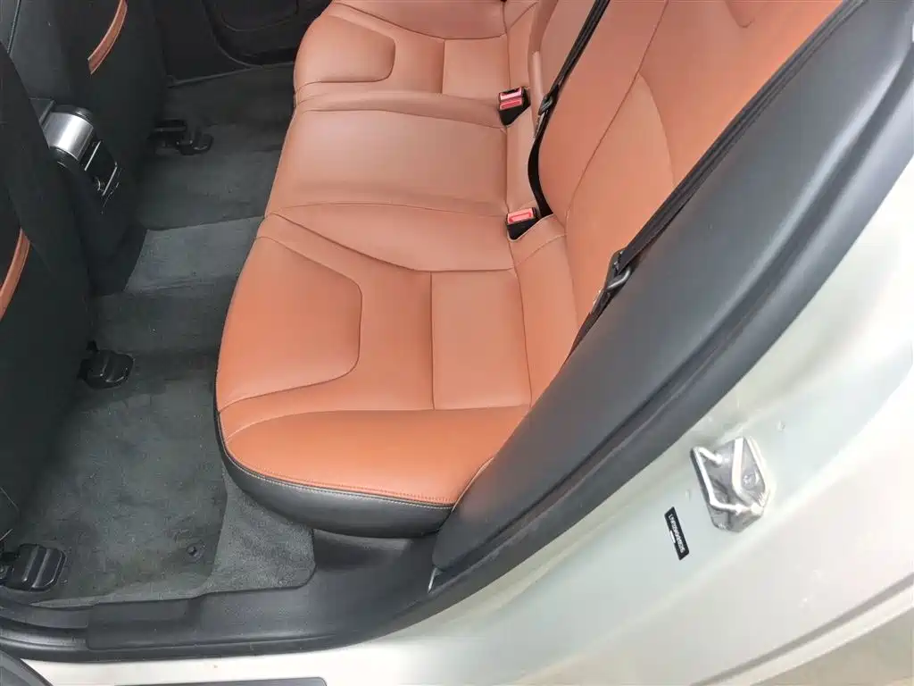 Volvo S60 2018 — фото 17