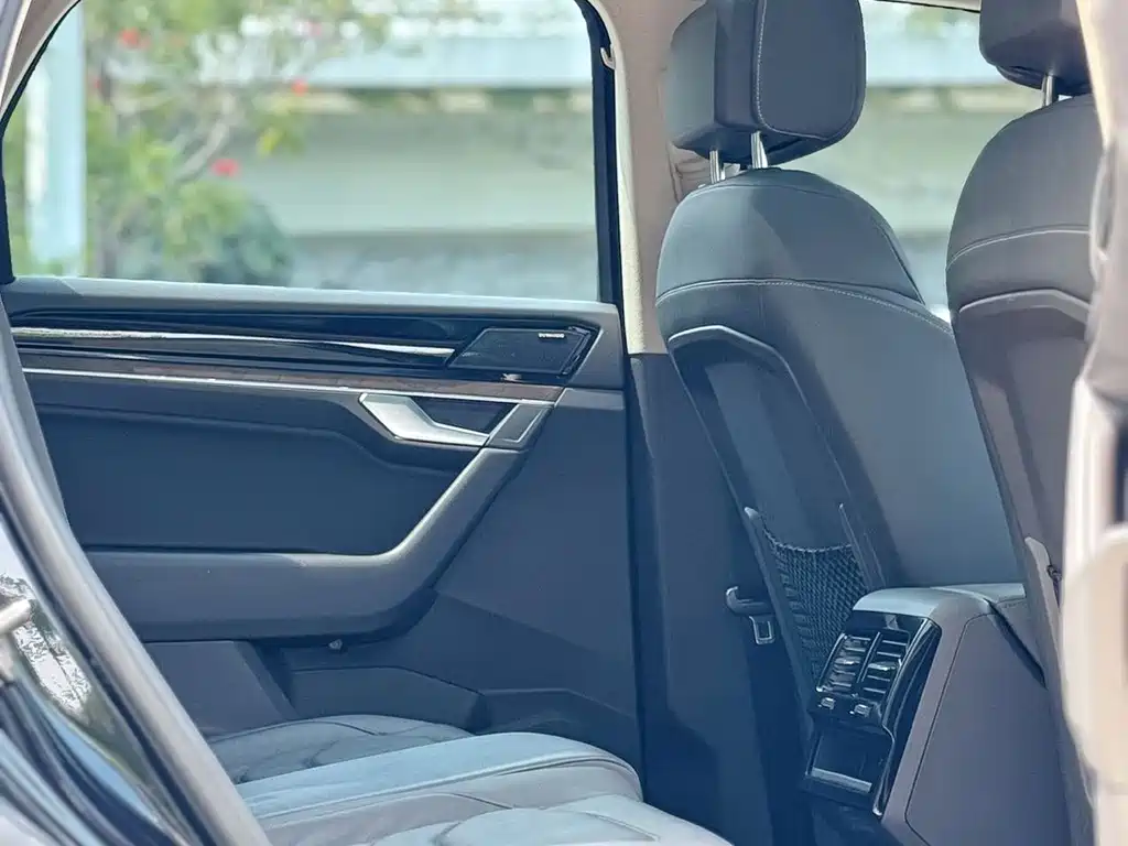 Volkswagen Touareg 2019 — фото 16