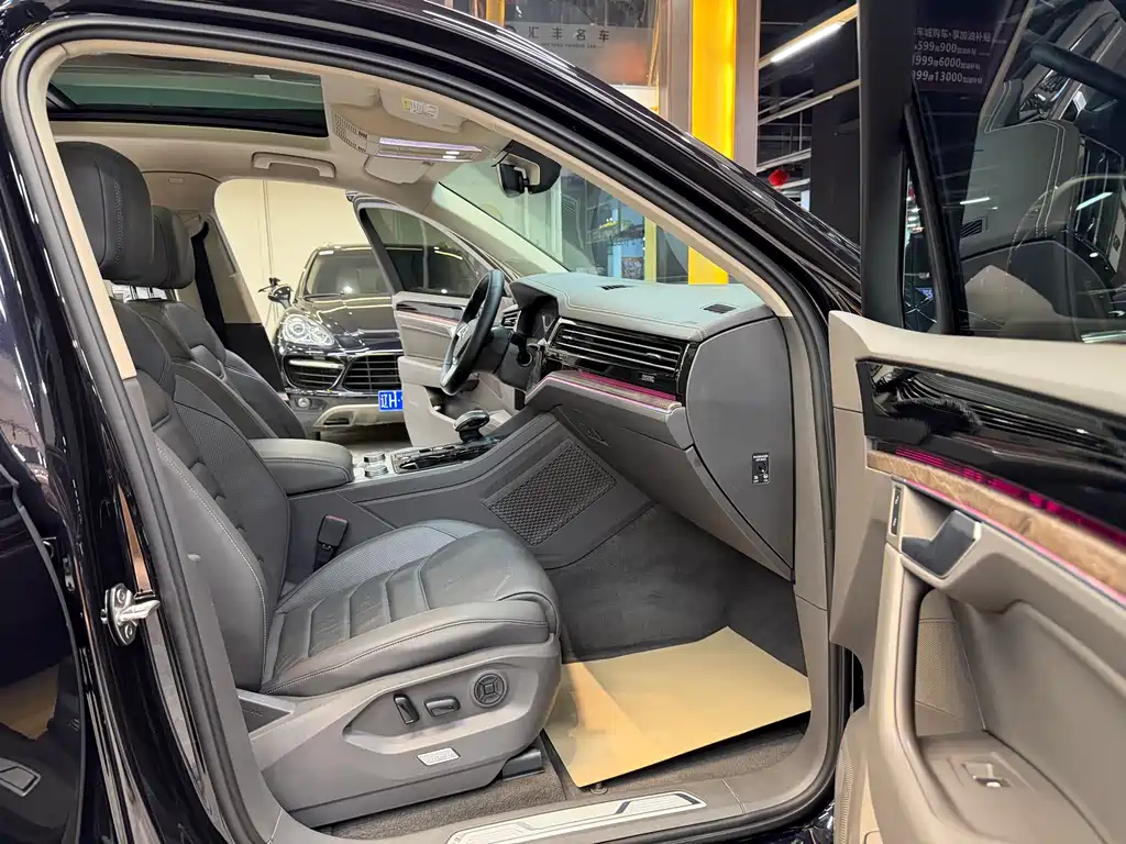 Volkswagen Touareg 2019 — фото 14