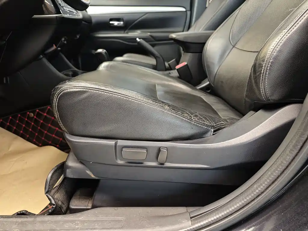 Mitsubishi Outlander 2014 — фото 11