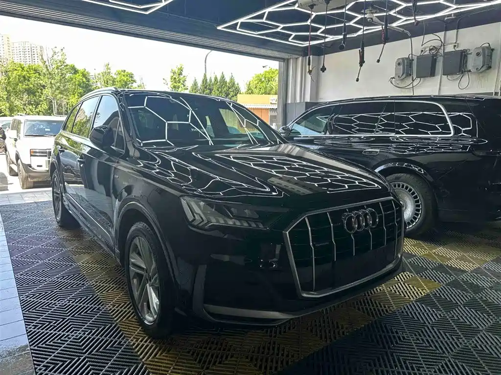 Audi Q7 2021 — фото 6